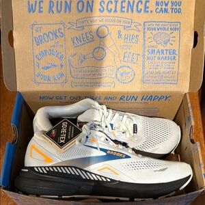 Brooks Adrenaline GTS 23 *NEW NEVER WORN*